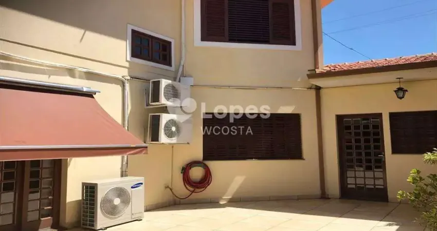 Ótima Casa/Sobrado com 230 m² em Terreno de 340 m², 3 Dormitórios, 1 Suíte com Closet, 6 Vagas de Garagem, Taquaral, em Campinas-SP.