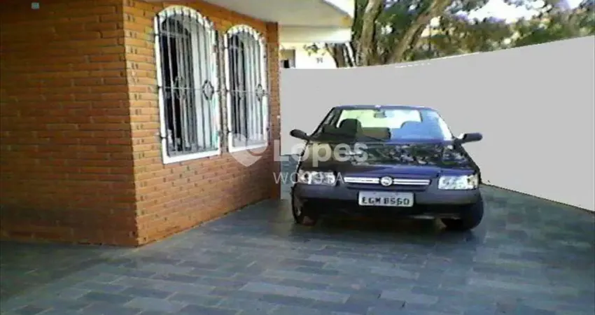 Ótimo Sobrado com Terreno de 289 m², Área Útil de 214 m², 3 Dormitórios, 2 Suítes, 7 Vagas de Garagem, no Jardim Antonio Von Zubem, em Campinas-SP.