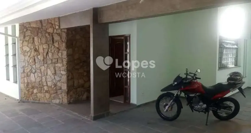 Excelente casa com 3 dorms, no bairro Jardim das Paineiras