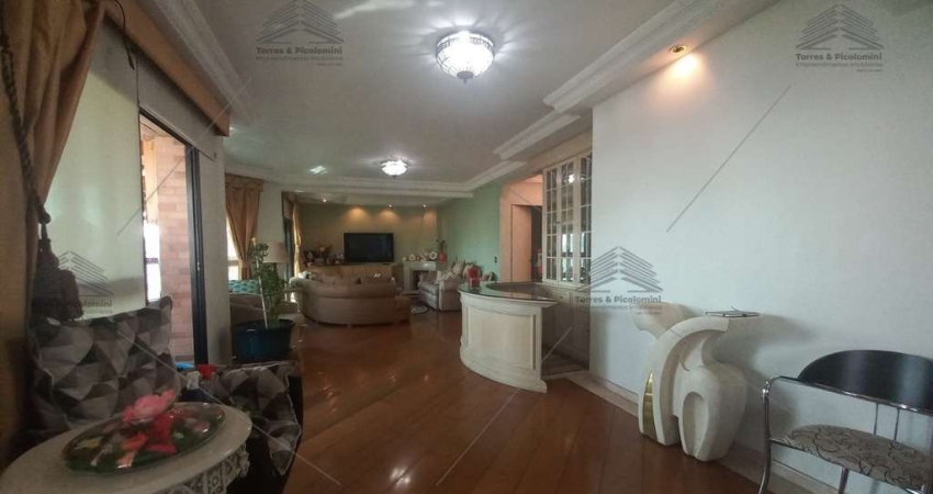 Localização privilegiada, Em frente a Praça, 3 suítes, Andar Alto, 4 Vagas Demarcas, 3 Suítes, Hidromassagem, Lazer completo
