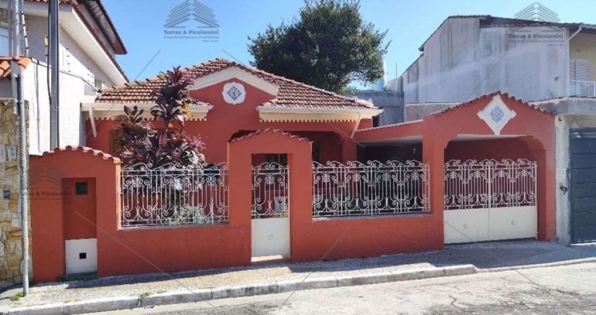 Casa a venda de 300 m² no Alto da Mooca, 3 dormitórios, 2 banheiros, lavanderia, quintal, 2 vagas de garagem, varanda, câmeras de segurança