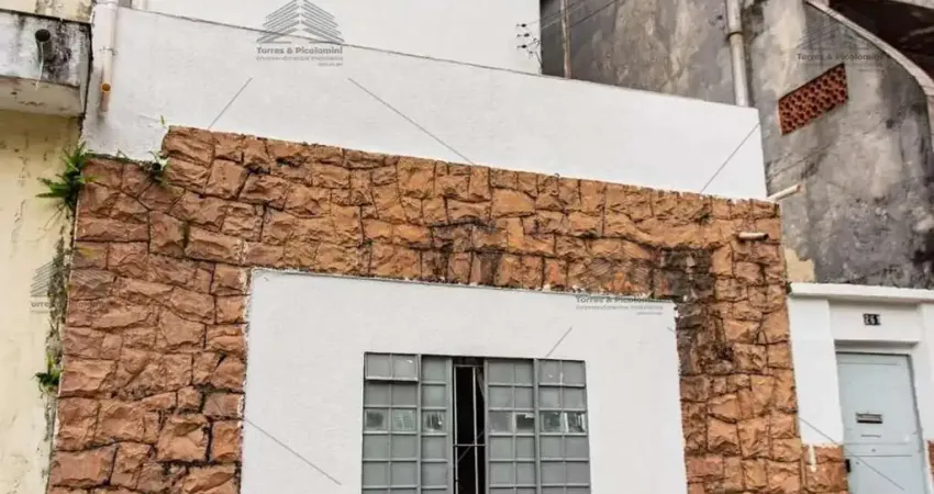 Casa a venda de 200 m² no Cambuci, 3 dormitórios, 2 banheiros, lavanderia, área de serviço, varanda, 4 vagas de garagem