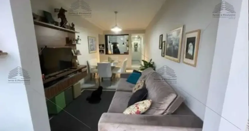 Apartamento à venda No Centro Todo Reformado com 86 metros, 2 quartos, 1 suíte, Sala ampla com Sacada, 2 banheiros, Cozinha Americana Planejada