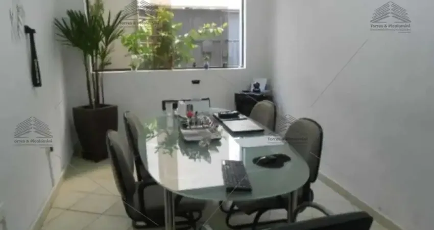 Sobrado a venda de 255 m² no Ipiranga, 3 dormitórios, 2 suítes, 3 banheiros, lavanderia, área de serviço, cozinha, terraço, varanda, 2 vagas