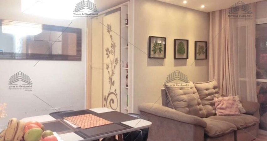 Apartamento a venda de 60 m² no Tatuapé, 2 dormitórios, 1 suíte, 2 banheiros, lavanderia, cozinha americana, varanda, moveis planejados, 1 vaga