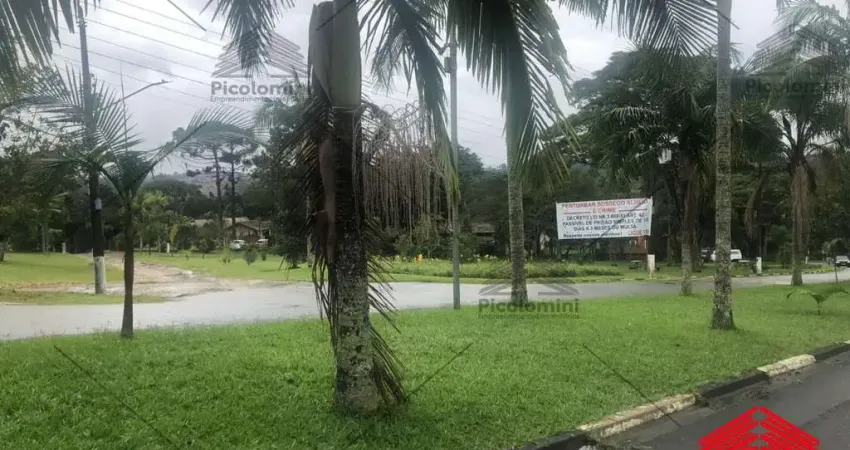 Imóvel de alto padrão no Jardim das Palmeiras: Casa em condomínio com 3 quartos, 1 suíte e 6 vagas de garagem