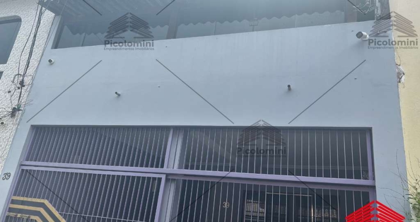 Casa a venda em rua sem saída na Vila Matias/Formosa com 155 metros, 02 quartos, sala, cozinha e banheiro, quintal com Laje para construir!