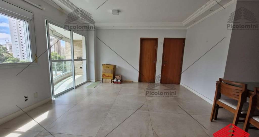 Apartamento à venda Vila Mariana, 2 quartos, 1 suíte, sala ampla, terceiro quarto reversível, 3 banheiros, 2 vagas, depósito, piscina coberta aquecida