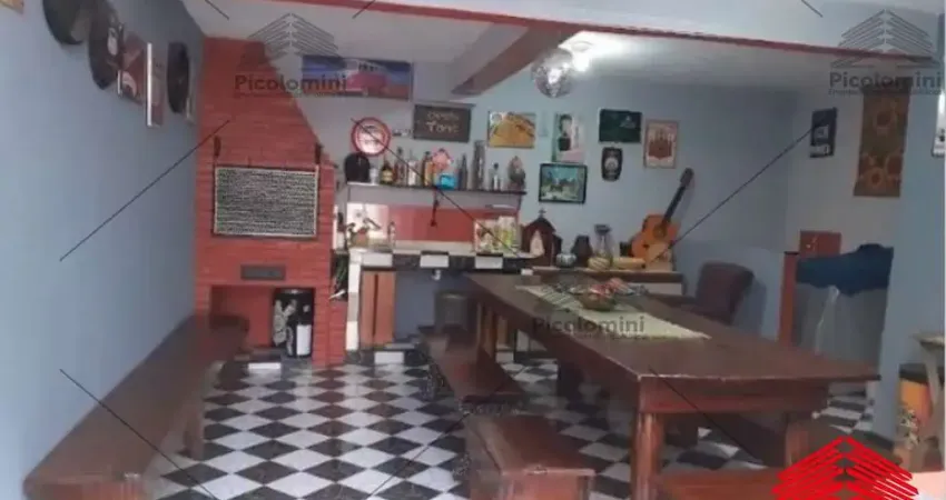 Sobrado à venda em Santana, com 5 quartos, 1 suíte, sala ampla, 5 banheiros, quintal lateral e salão de festas Gourmet, 2 vagas de garagem e 170m².