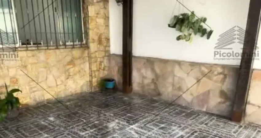 Casa Térrea para venda ou locação no Tatuapé com 3 quartos, 2 salas, 1 banheiro com hidro, lavabo, 2 vagas, 137m². quintal com churrasqueira