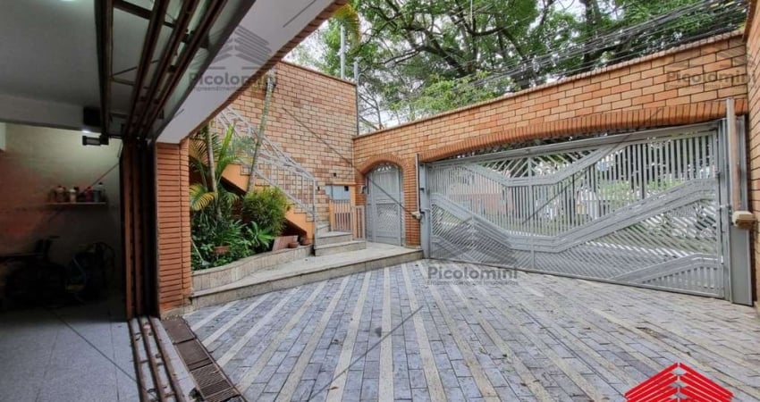 Sobrado, Alto da Mooca, com excelente estrutura e amplos ambientes, muita luz natural com 4 dormitórios, sendo 2 suítes e um banheiro, social, 4 vagas de garagem.