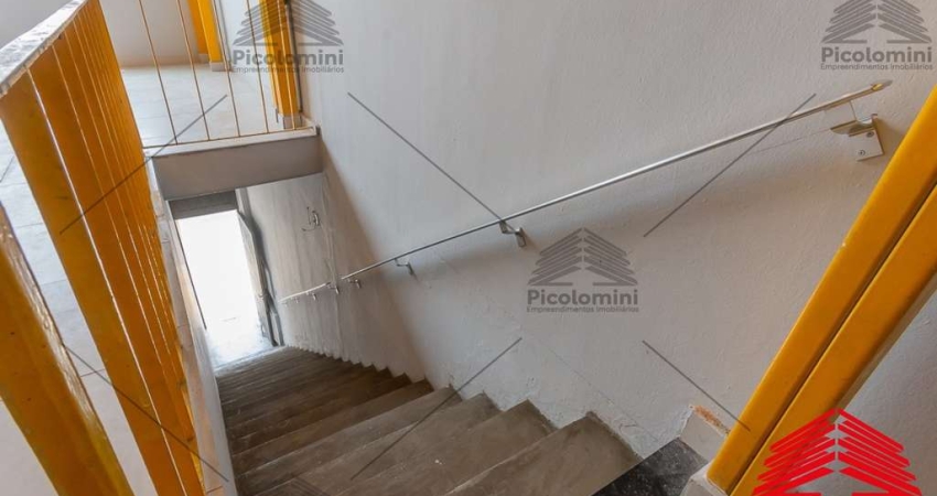 Imovel comercial, reformado Alto da Mooca, área de 300 metros com entrada, lateral com 2 dois pavimentos, pé direito 3,5 metros. possui recepção copa