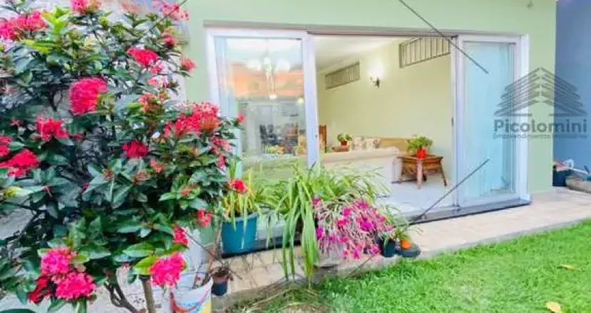 Casa térrea com terreno de 10x50, Vila Alpina, excelente localização, 5 quartos, suítes, edícula, sala 3 ambientes, jardim com pomar, área de serviço