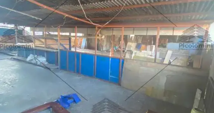 Galpão Comercial à Venda ou Locação no Brás: 2 Salas, 2 Banheiros, 315m² de Área.