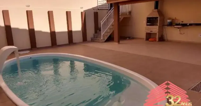 casa a venda, R$ 490.000,00, Próximo do Metrô V.Prudente, 2 suítes, 2 vagas coberta, Piscina e churrasqueira, interfone e portão automático.