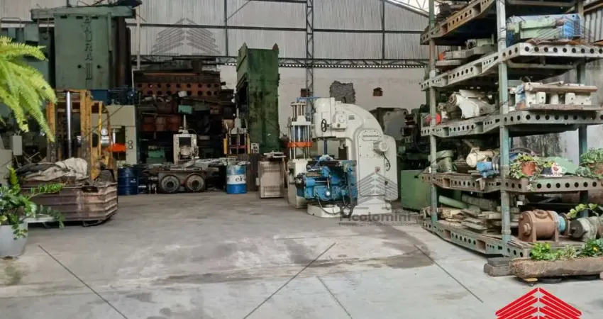 Galpão comercial à venda na Mooca,piso industrial,pé direito com 12 mts,778 m² construidos,cozinha, escritório, banheiro,prox. a estção de trem Mooca.