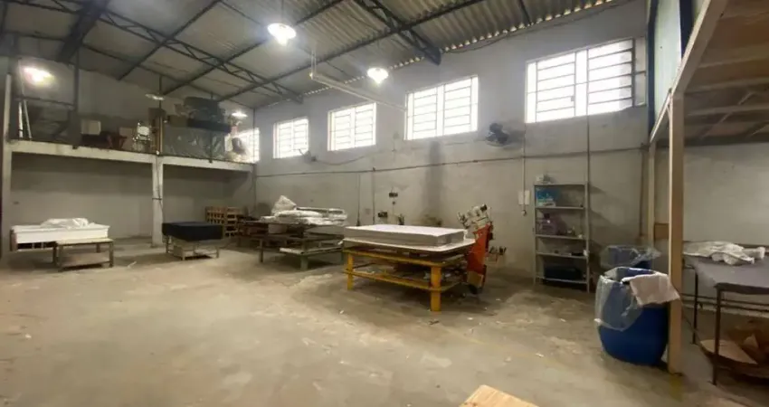 Aluguel de GALPÃO comercial com 2 salas espaçosas,  banheiros completo, 4 vagas de garagem exclusivas e incríveis 750,00 m2