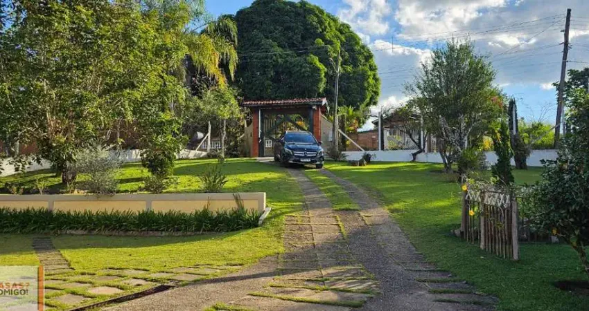 Chácara à venda em Atibaia-SP, Jardim Estância Brasil! 4 quartos, 2 suítes, 2 salas, 4 banheiros, 10 vagas e 130m² de área construída e 2042m²AT.