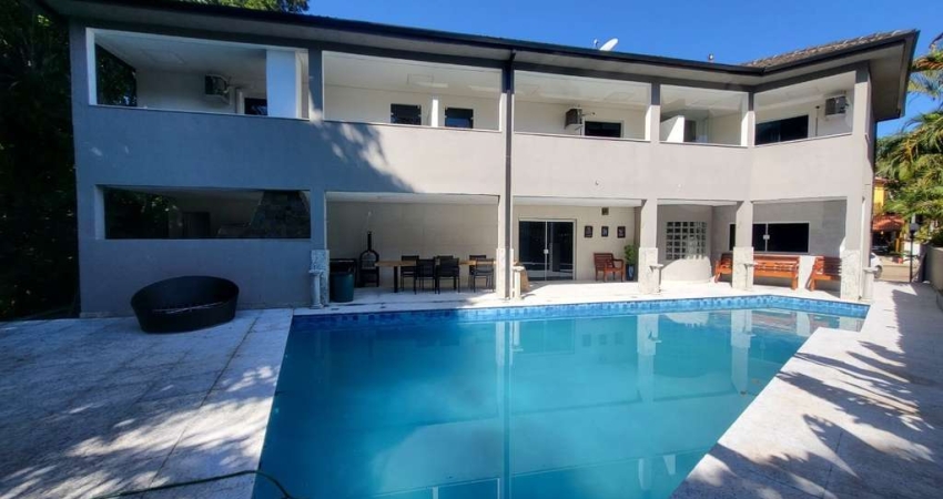 Luxuosa casa em condomínio à venda em Bertioga-SP, Guaratuba: 4 quartos, 4 suítes, 3 salas, 4 vagas e 450m²!