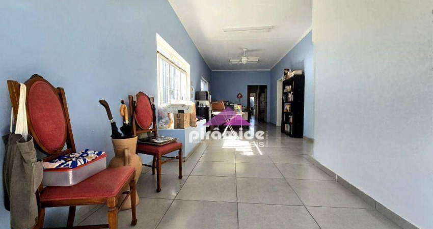 Casa com 4 dormitórios à venda, 250 m² por R$ 715.000,00 - Santana - São José dos Campos/SP