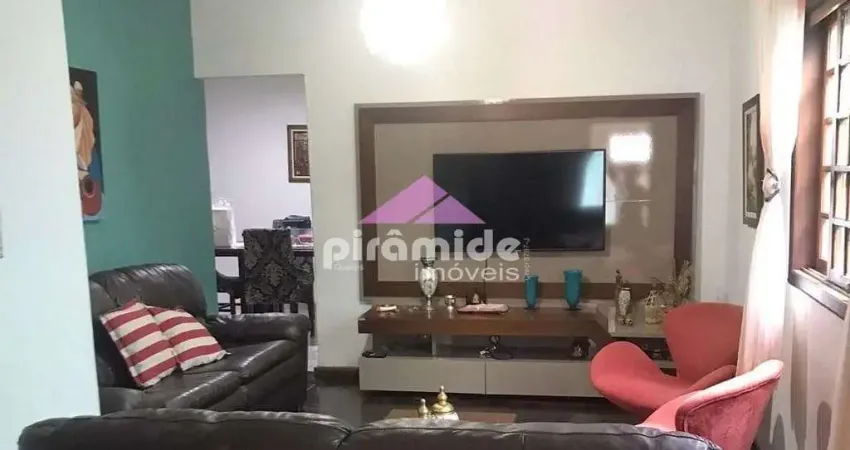 Casa com 3 dormitórios à venda, 136m² por R$ 680.000,00 - Centro - São José dos Campos/SP