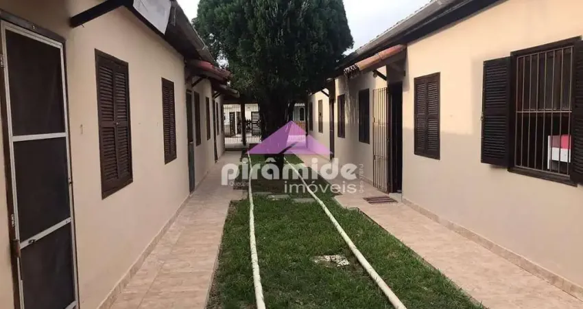 Casa com 2 dormitórios à venda, 50 m² por R$ 240.000,00 - Praia das Palmeiras - Caraguatatuba/SP