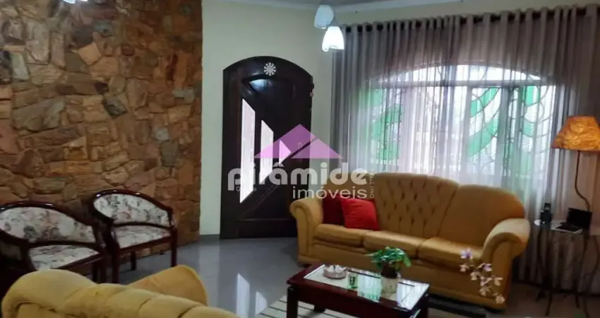 Casa com 3 dormitórios à venda, 244 m² por R$ 820.000,00 - Vila Antônio Augusto Luiz - Caçapava/SP