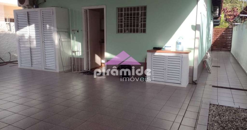 Casa com 2 dormitórios para alugar, 130 m² por R$ 5.322,66/mês - Centro - Caraguatatuba/SP