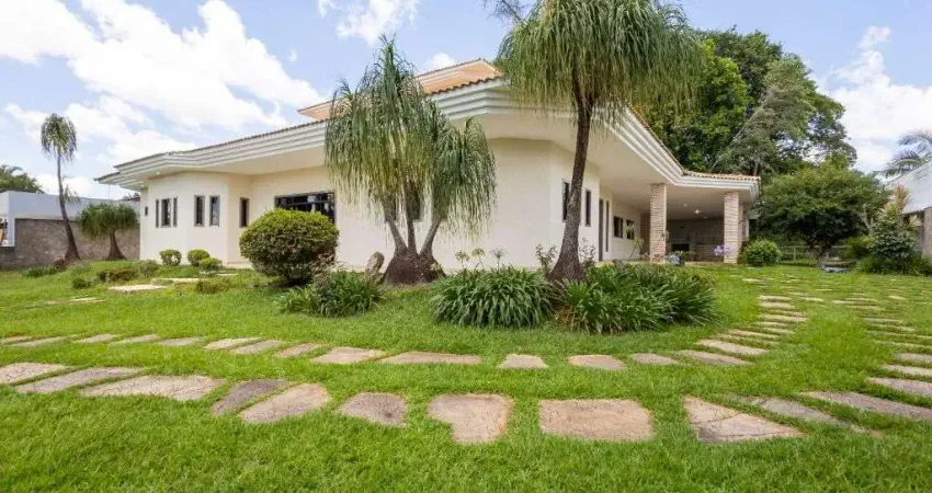 Casa ampla em lote de 1.600 m2 em vicente pires - cond. de alto padrão