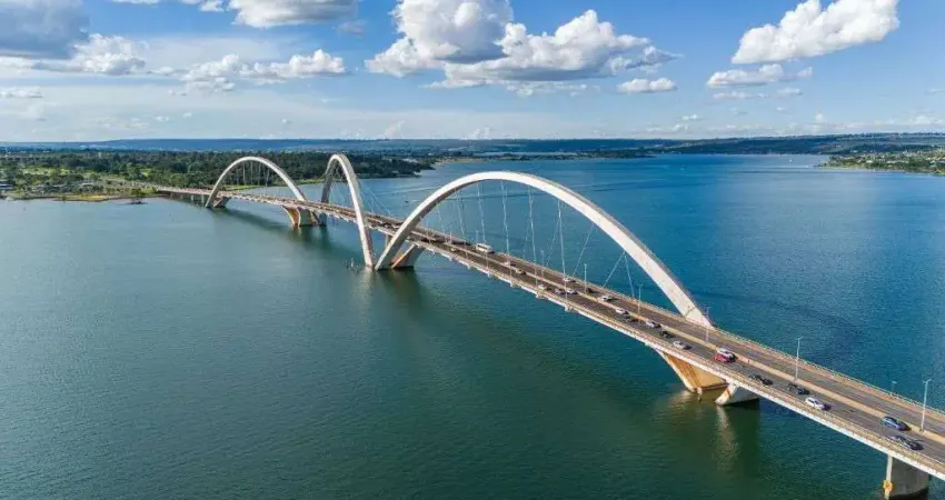 Smdb - lago sul - cond. fechado – lote 2.550 m2 + área verde + edificação