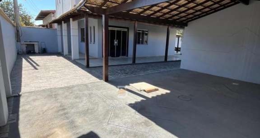 Casa para Venda em Saquarema, Gravatá, 3 dormitórios, 1 suíte, 2 banheiros, 2 vagas
