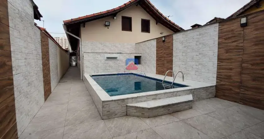 Casa com Piscina|150 metros da Praia|2 Dormitórios|R$ 580.000,0
