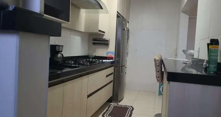 Apartamento com 2 quartos sendo 1 suíte para locação, Caiçara.