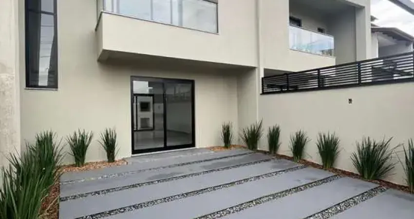 Sobrado alto padrão com 3 dormitórios sendo 1 suíte em ótima localização em balneário piçarras-sc