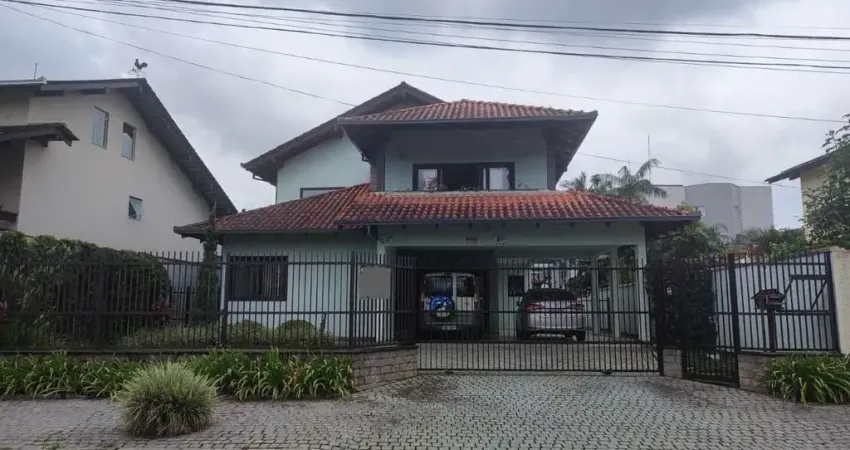 Casa com 318m² 2 suítes 2 demi-suítes terreno com 544m² no santo antônio em joinville-sc