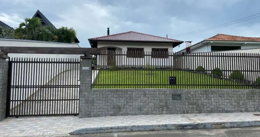 Casa com 3 dormitórios sendo 1 suíte 187,94m² e terreno com 805m² em são bento do sul-sc