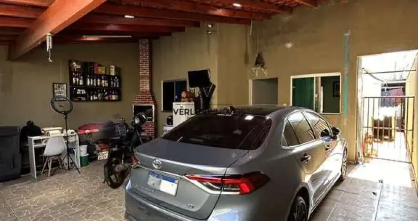 Casa 2/4 com suíte, e varanda gourmet no Bairro Luizote.