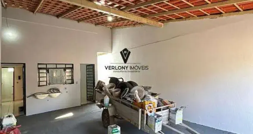 Casa 2/4 e vaga de garagem coberta no bairro Morumbi