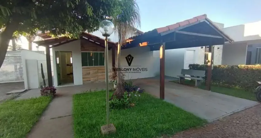 Linda casa sendo 2/4, um amplo quintal nos fundos no bairro Chácaras Tubalina