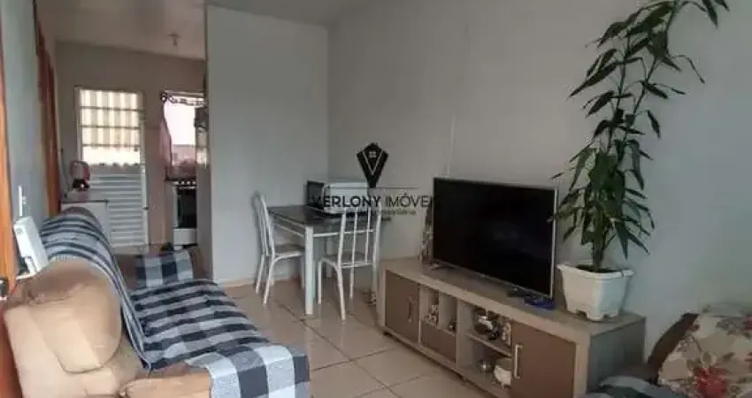 Oportunidade casa sozinha no terreno 2/4, corredores laterais e quintal.