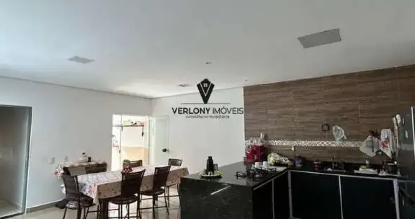 Casa 2/4 com cozinha gourmet e vaga para 2 veículos, no bairro taiaman