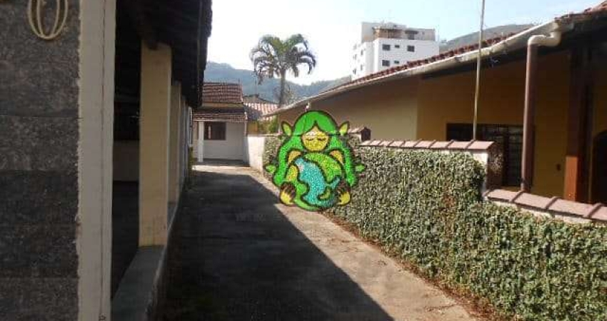 Casa à venda, 60 m da Praia Martim de Sá, Caraguatatuba, SP