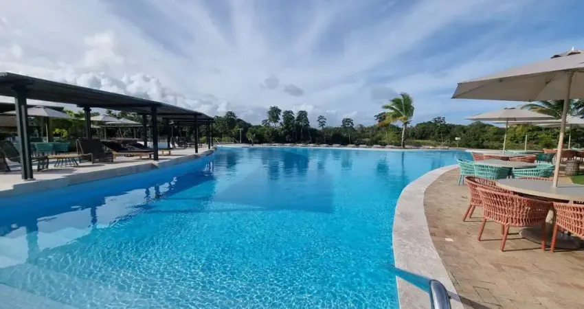 Lote com 700,00m², situado em um dos planos mais elevados do condomínio !