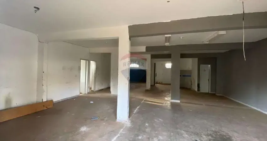 Prédio com Loja e 2 Apartamentos na QR 108 em  Samambaia Sul - Próximo ao metrô