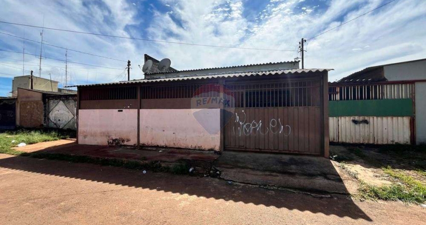 Casa com 2 quartos, na Quadra 116 do Recanto das Emas- ao lado do terminal de ônibus