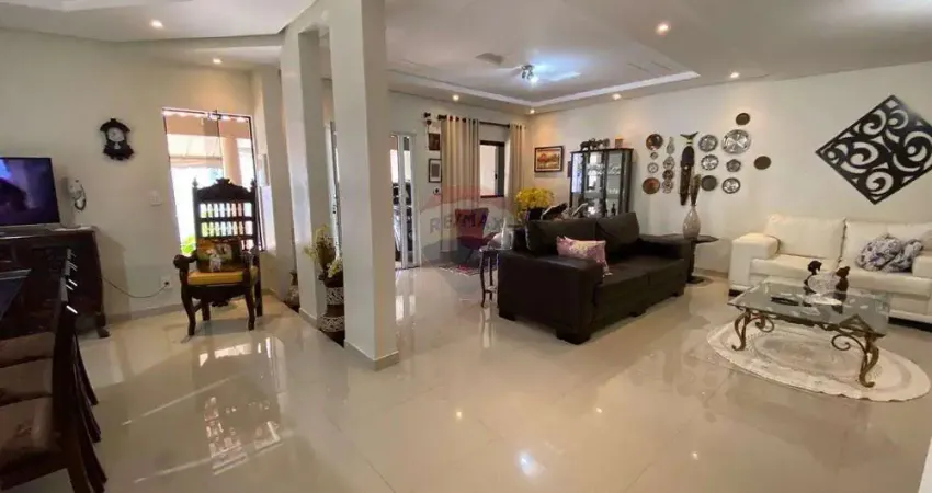 Casa reformada de 400m², 03 quartos com suítes, 04 vagas de garagem