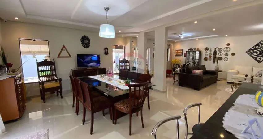 Casa reformada, 03 quartos com suítes, 04 vagas de garagem no riacho fundo i