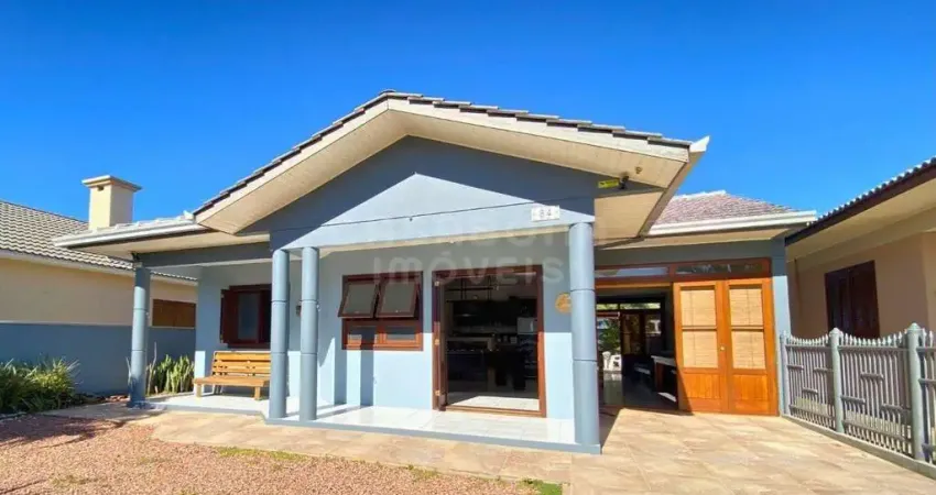 Casa mobiliada com piscina a poucos passos da praia em arroio do sal