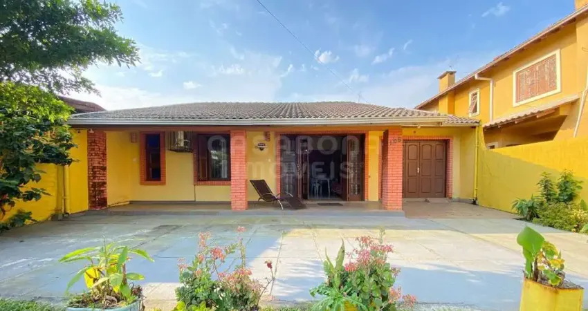 Casa com 3 quartos à venda na Rua José Weimer Viana, 105, Centro, Arroio do Sal