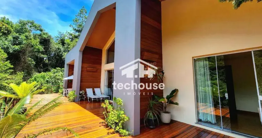 Casa de campo linear, no Green Valley, Teresópolis, 3 suítes, 220 m² e total integração à natureza